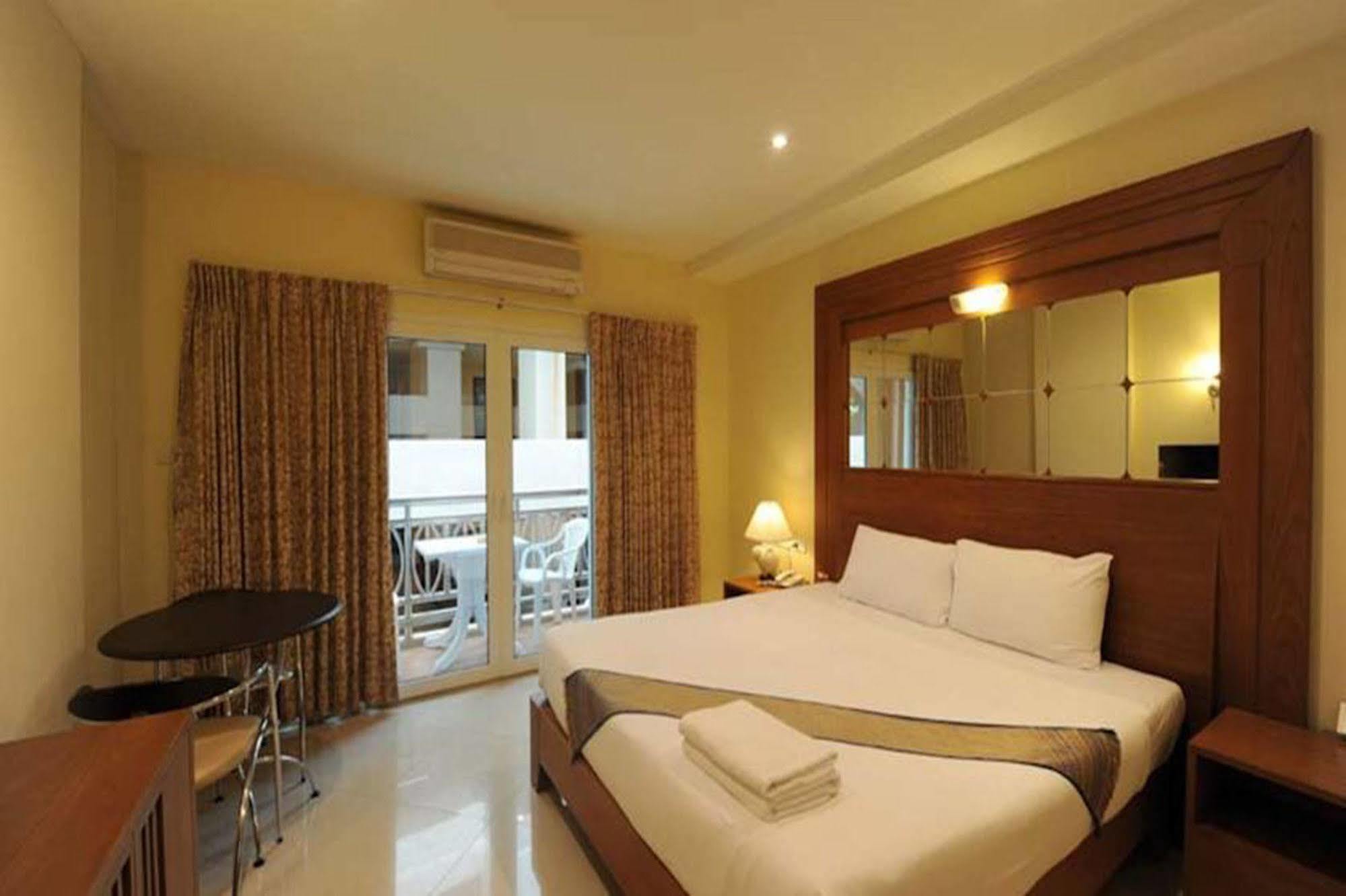 Whitehouse Condotel Pattaya Εξωτερικό φωτογραφία
